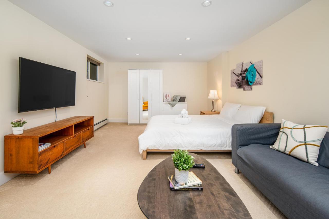 Gorgeous 4 Bedroom Garden Level Suite At Vancouver West & Ubc Екстериор снимка