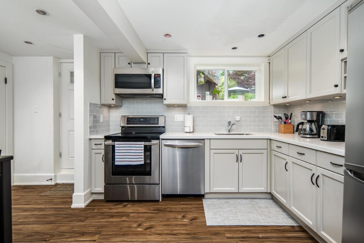 Gorgeous 4 Bedroom Garden Level Suite At Vancouver West & Ubc Екстериор снимка