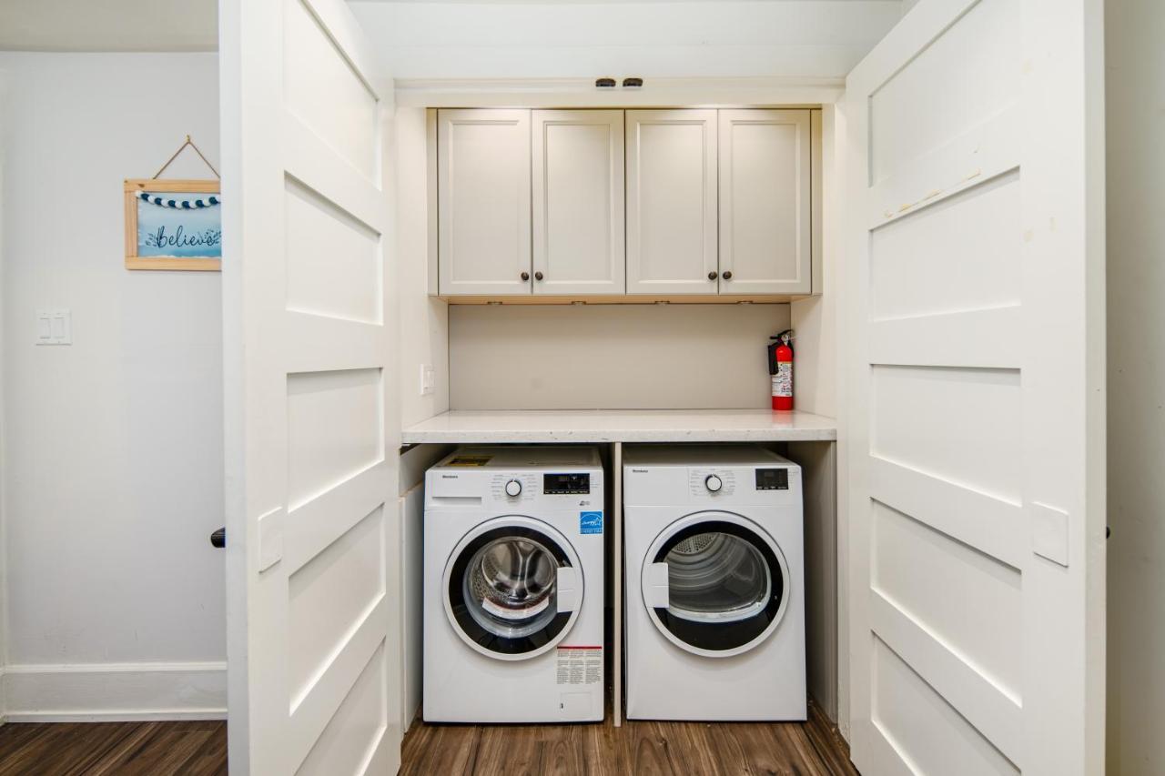 Gorgeous 4 Bedroom Garden Level Suite At Vancouver West & Ubc Екстериор снимка