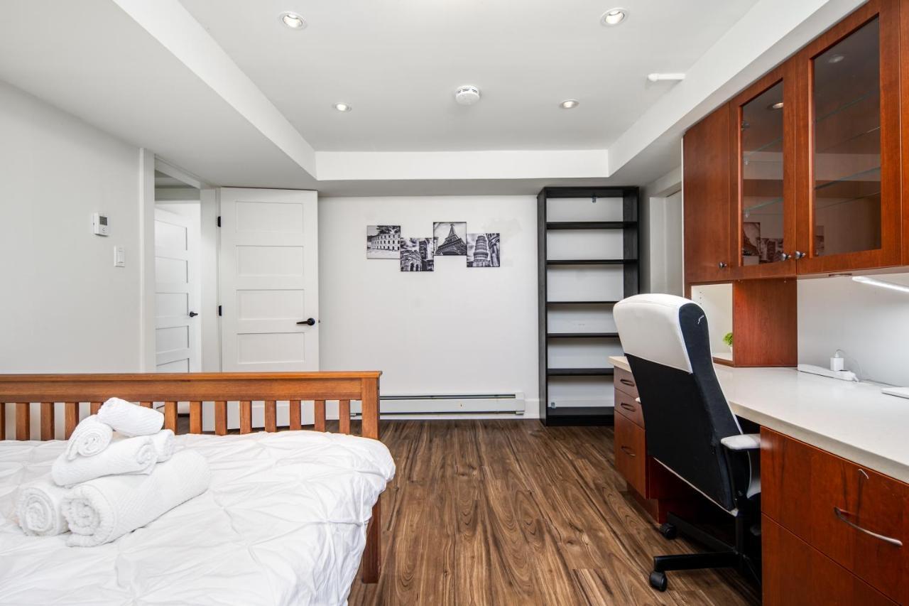 Gorgeous 4 Bedroom Garden Level Suite At Vancouver West & Ubc Екстериор снимка