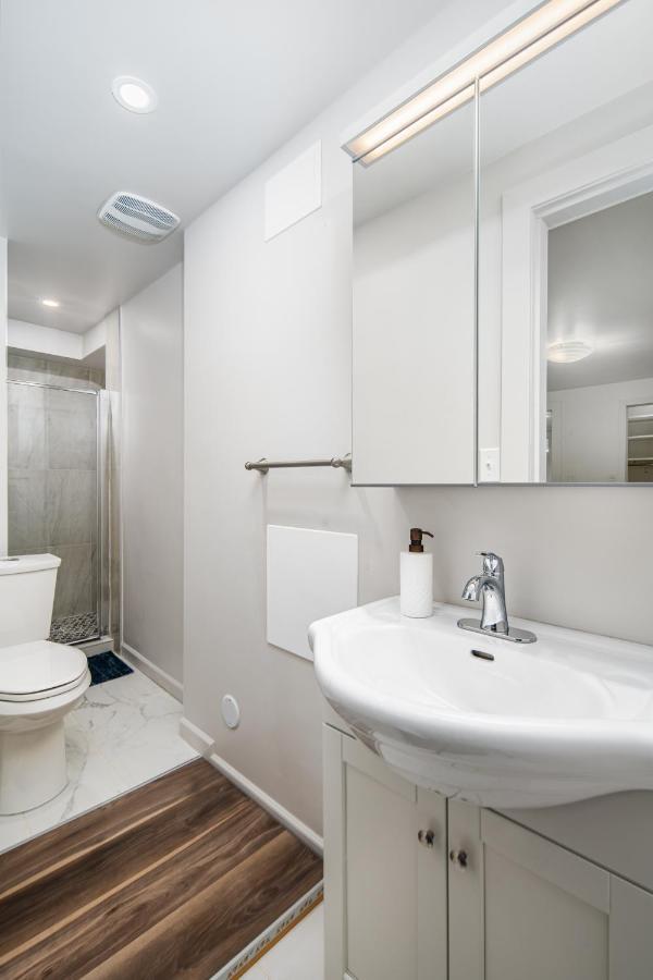 Gorgeous 4 Bedroom Garden Level Suite At Vancouver West & Ubc Екстериор снимка