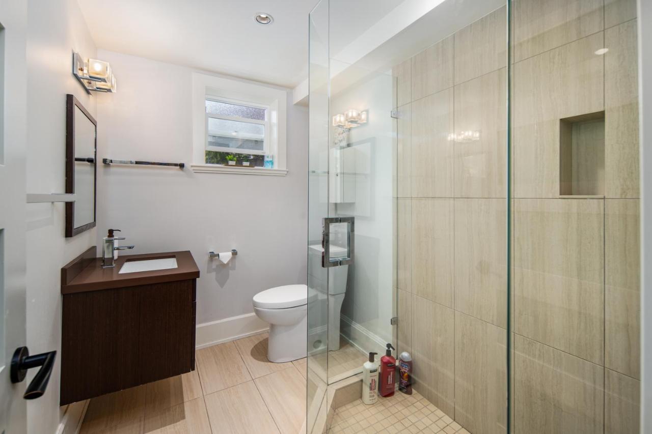 Gorgeous 4 Bedroom Garden Level Suite At Vancouver West & Ubc Екстериор снимка
